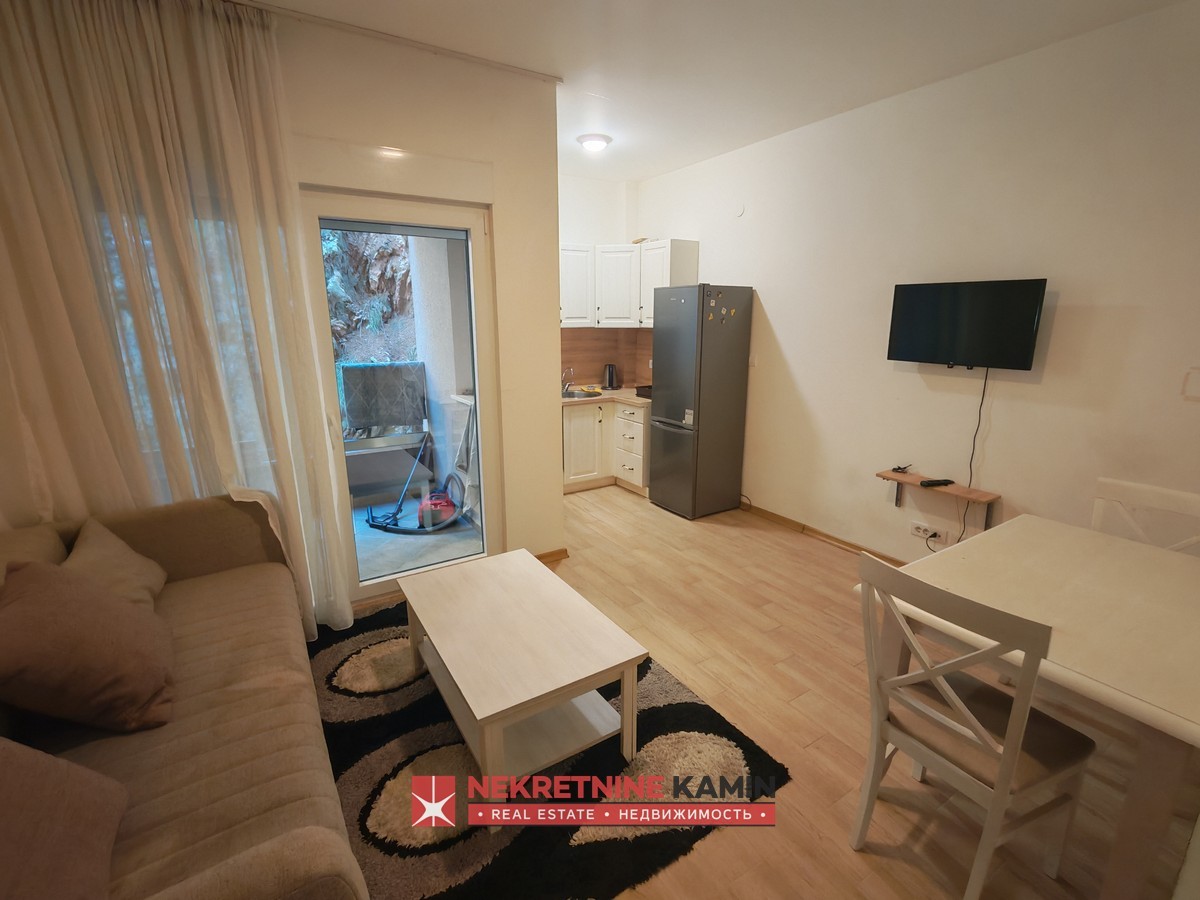 Opremljen studio-apartman površine 31m2 , Budva 